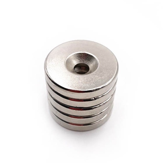 Nam châm viên 30x5 lỗ 6mm có lỗ bắt vít