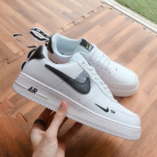 Giày sneaker