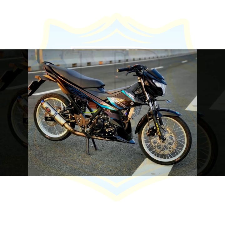 ( Quí khách vui lòng mang ra tiệm cho thợ dán ) Tem satria fi đen chất liệu Crom