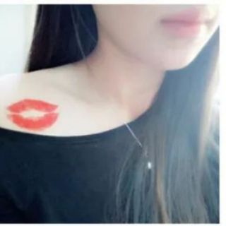 Hình xăm dán tattoo hình môi kiss nụ hôn