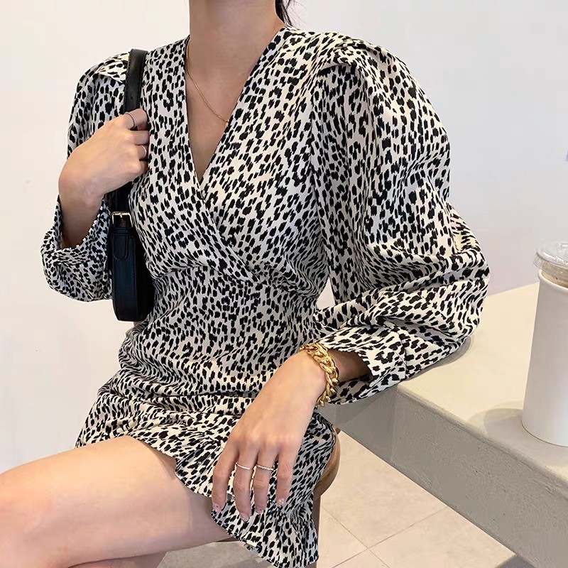 Váy hoạ tiết da báo