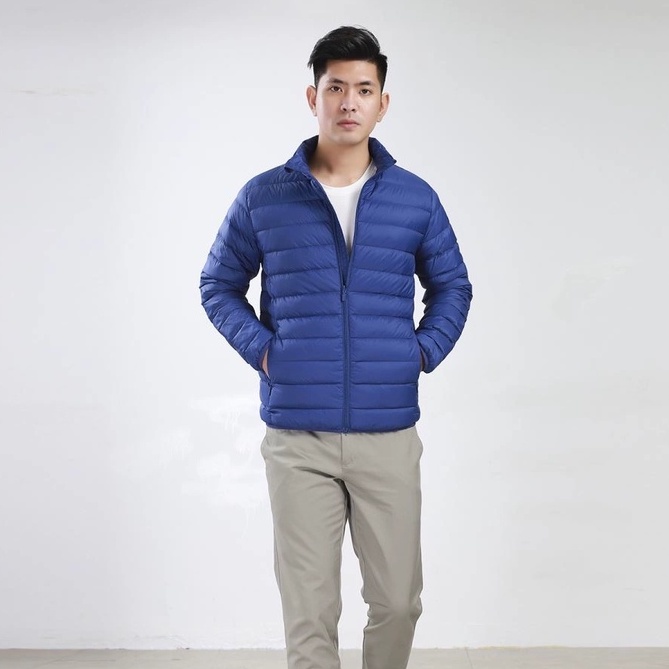 Áo khoác lông vũ nam Aristino 2 lớp dáng regular fit cổ trụ ba phân bo cổ tay và gấu áo vải nylon cao cấp AJK010W8