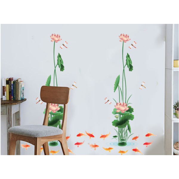Decal trang trí tường Hoa Sen nhánh dà và đàn cá KOI bơi quanh hồ