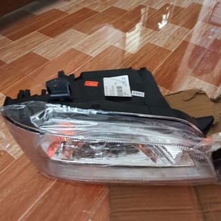 Cặp đèn pha sym t880 trái và phải khác nhau