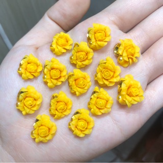 Hoa hồng trang trí móng tay