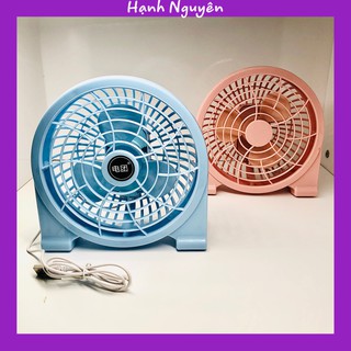 Quạt mini cắm điện để bàn màu sắc trang nhã.
