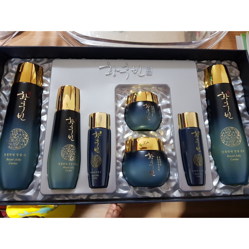 Bộ sản phẩm dưỡng da 5 món chiết xuất sữa ong chúa Yezihu Hàn Quốc