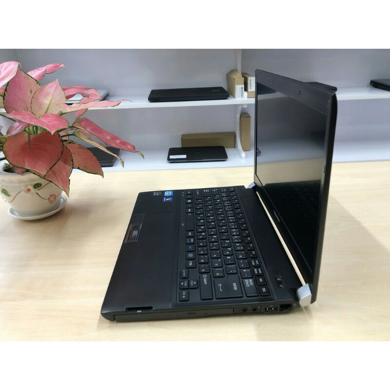 Máy laptop toshiba r732 i5 3320m .ram 4gb .xách tay nhật bản