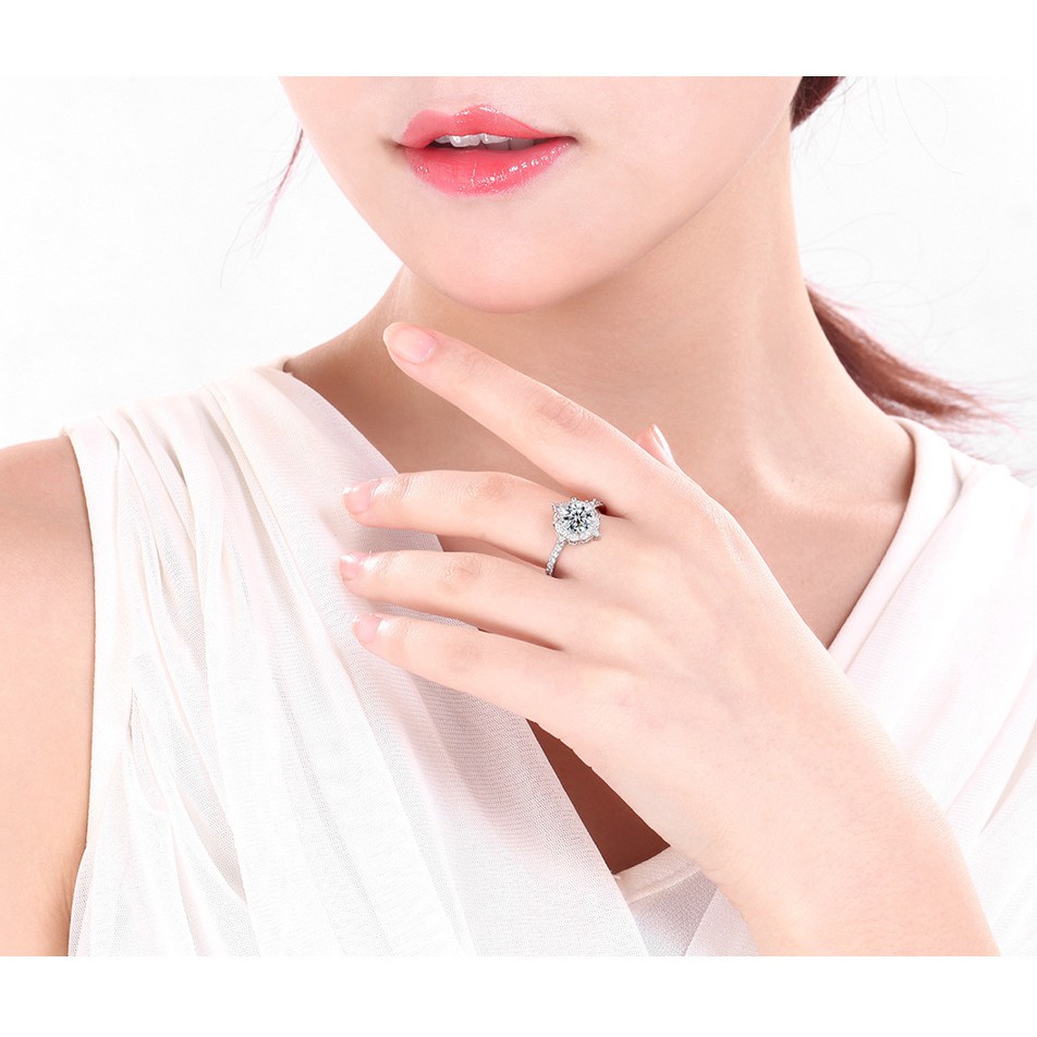Nhẫn đính đá thời trang cho nữ