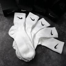 Tất cổ cao nam nữ dáng thể thao, Vớ dài Hàn Quốc co giãn thoáng mùi màu đen trắng mix với giày sneaker, jordan, converse