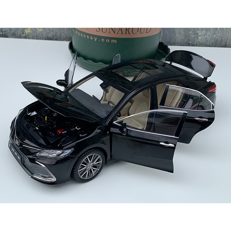 Mô hình Toyota Camry 2022 tỉ lệ 1:18