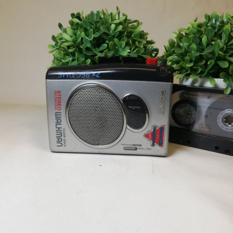 Máy nghe nhạc cát sét băng tape cassette Sony Walkman TCS-30D có loa ngoài nghe khá to