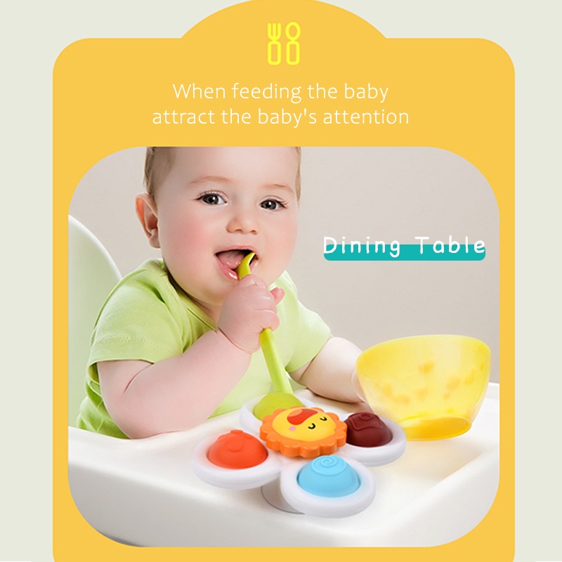 Con Quay Đồ Chơi Cho Bé Khi Tắm