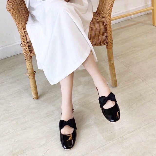 Sẵn hàng Sandal nữ da bóng mũi tròn gắn nơ- sục nữ có quai hậu- giày nữ- dép quai hậu nữ(sandal công chúa)