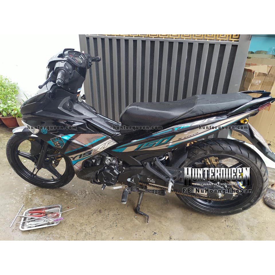 Tem Exciter 150. Tem Y15ZR tổ ong, xe đen bóng. Chất liệu crom. Chỉnh sửa theo yêu cầu. Sắc nét, bền màu, chống nước