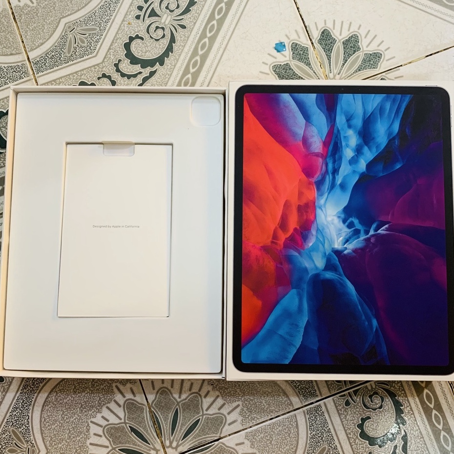 Hộp đựng máy tính bảng Pro M1 bản 12.9 inch. Hộp trưng bày