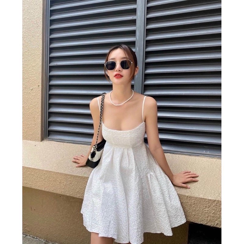 ĐẦM XỐP TRẮNG HỞ LƯNG SAU THẮT NƠ | BigBuy360 - bigbuy360.vn