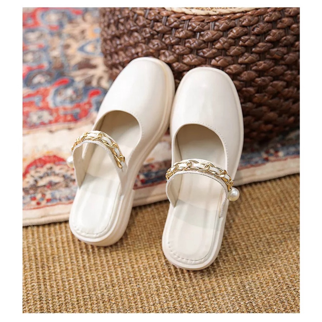 Giầy nữ, Giày sục nữ mũi tròn có quai xích