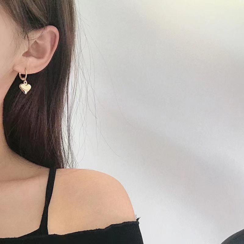 Khuyên tai hình trái tim màu kẹo phong cách Hàn Quốc