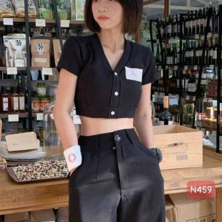 Áo croptop nút tay ngắn  Ulzang  thêu logo cực xinh