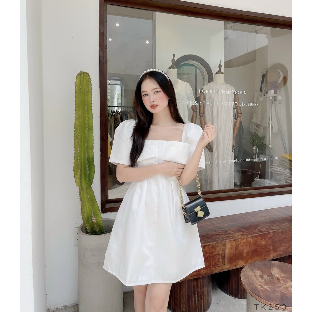 Đầm cổ vuông tay phồng nơ ngực kiểu bảng to