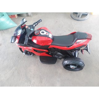 XE MÁY ĐIỆN CHO BÉ 3 BÁNH AH220