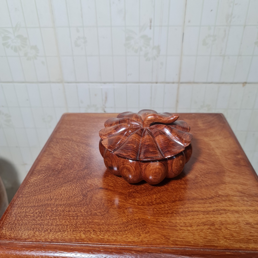 Hũ đựng hạt, hộp đựng hat dưa gỗ hương đỏ Gia Lai đồ trang trí Tết