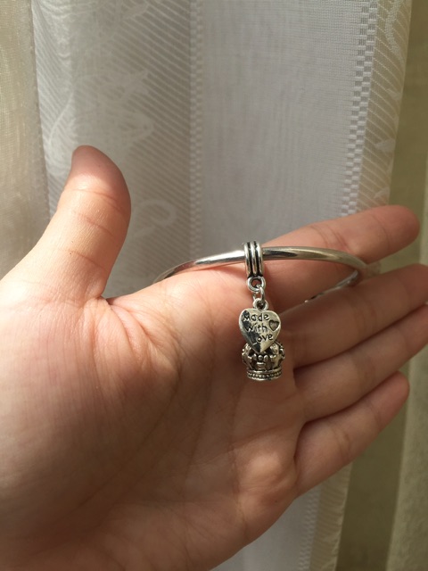 Charm treo hình vương miện dùng mix vòng handmade