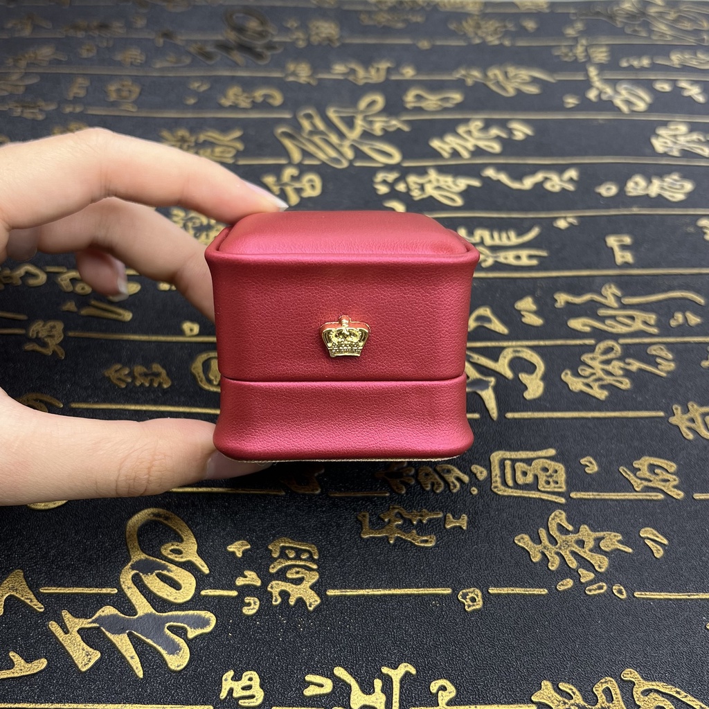 Hộp Nhẫn Hình Vương Miện Đẹp Mắt Sang Trọng