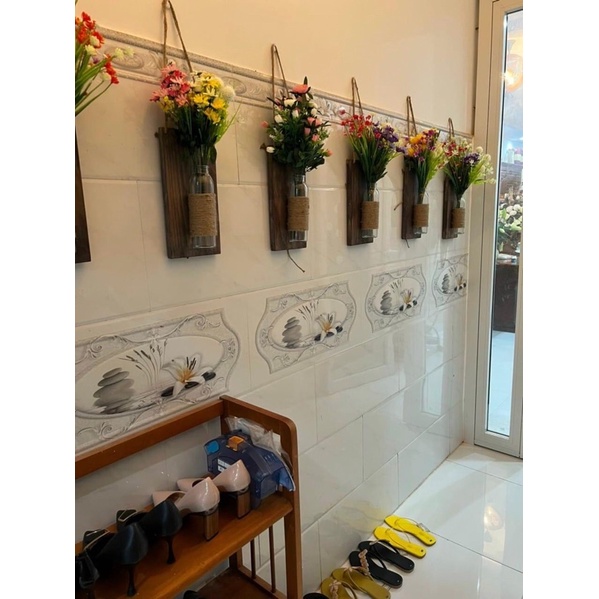 Bảng gỗ treo tường kèm lọ hoa thuỷ tinh,decor trang trí phòng khách phòng bếp ban công,cửa sổ,quán cafe