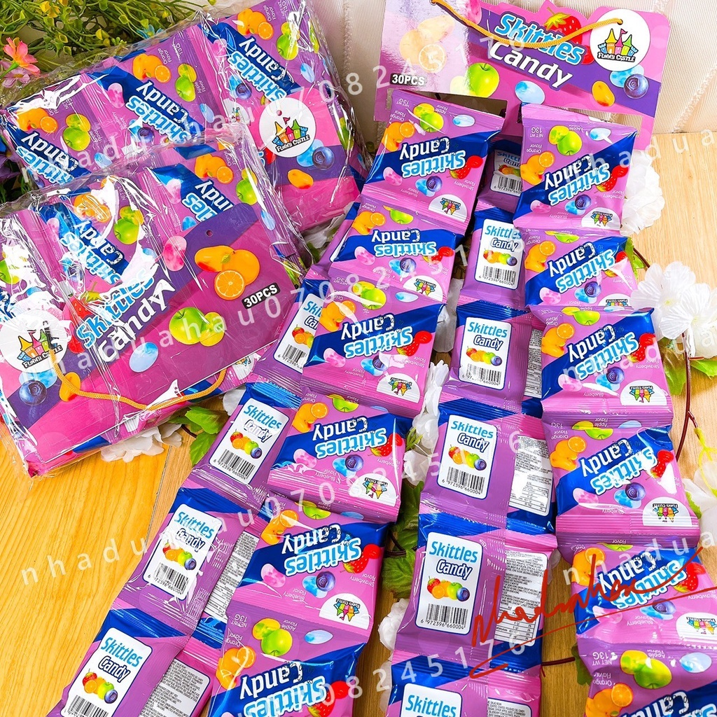 Một lốc gồm 30 gói kẹo nhai mềm vị trái cây hình vỏ trứng Skittles Hongkong cho bé gói 14gam
