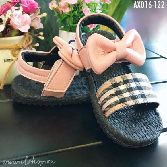 Giày sandal cho bé đính nơ - Dép quay hậu bé gái nơ hồng quai sọc caro 122