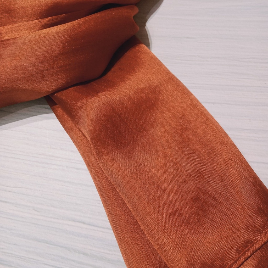 Khăn Lụa Tơ Tằm quàng cổ màu nâu #thanh lịch#nhẹ nhàng#thoáng mát, dùng được cả 4 mùa, kích thước 180cm*90cm