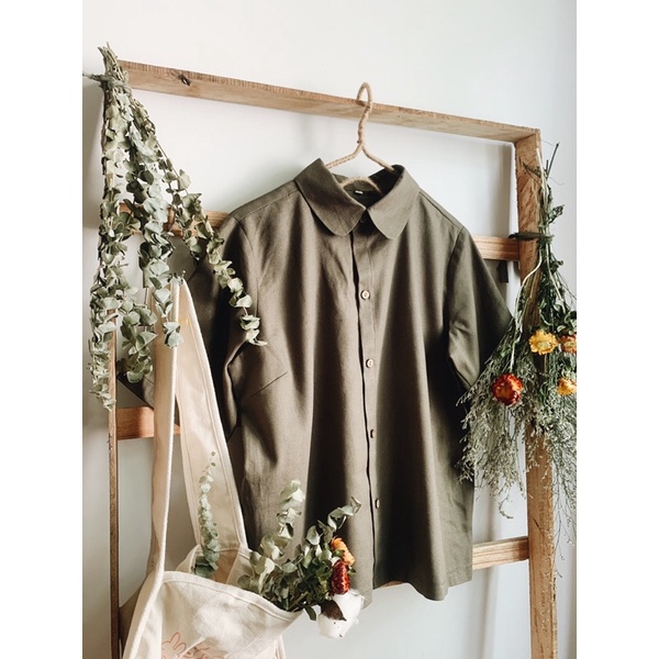 Áo sơ mi linen cộc tay xinh xắn màu xanh rêu thiết kế cao cấp CALM