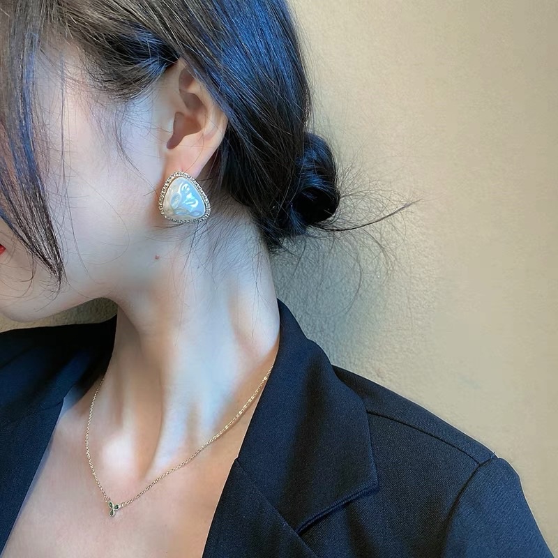 Hoa tai đính đá phong cách thanh lịch - Maben