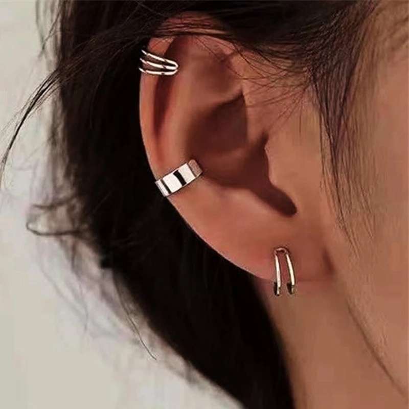 2 Khuyên Kẹp Vành Tai Màu Vàng / Bạc Dễ Thương