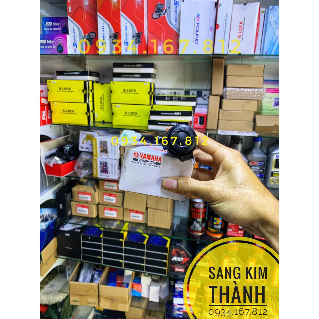 Cổng Sạc Điện Thoại Trên Xe Máy Yamaha. Chính Hãng