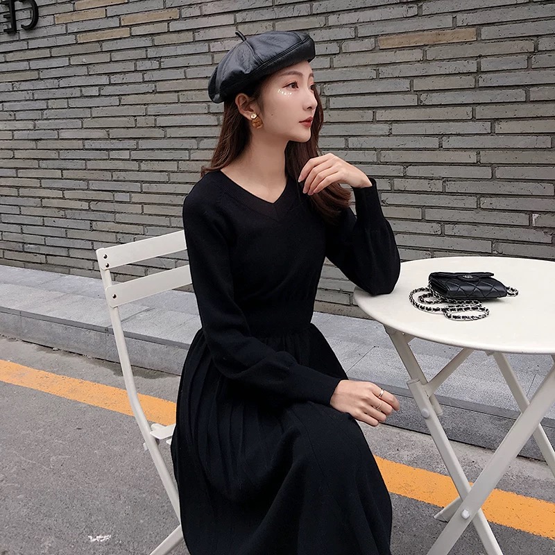 Long sleeve dress women's knitting dress new style in autumn and winter, waist style is slim, with over knee warm sweater and long skirt