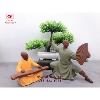 Tượng tu sỹ đánh đàn, múa quạt gốm Bát Tràng