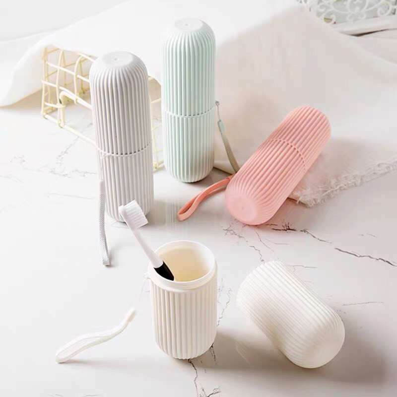 Hộp nhựa đựng bàn chải có dây treo tiện lợi