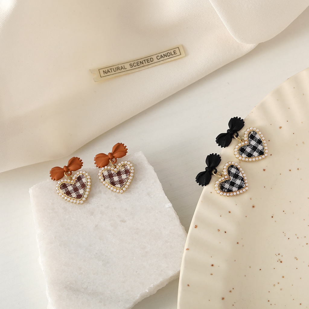 Khuyên tai kẹp không bấm lỗ chốt cố định K028 bằng hợp kim phủ màu hình trái tim sọc caro dáng midi Leous Accessories