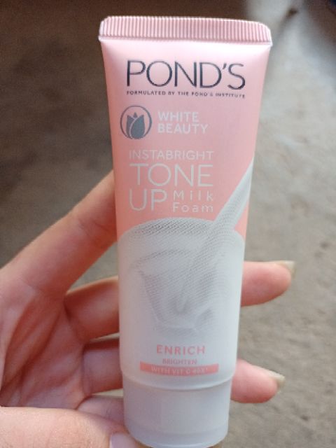 Kem sữa rửa mặt dưỡng trắng nâng tone da Ponds White Beauty 40g
