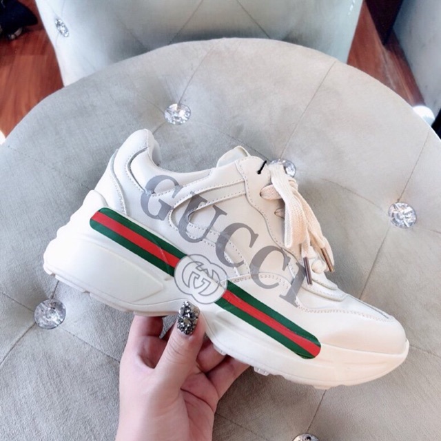 Giày gucci buộc dây