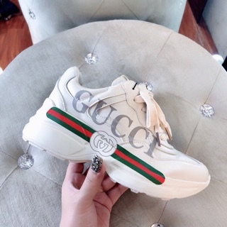 Giày gucci buộc dây