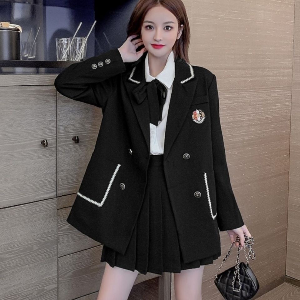 Bộ đồ UIOWOO gồm áo khoác và chân váy xếp ly đính nơ lưng cao thời trang đường phố