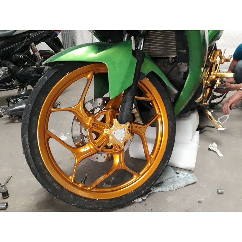 Sơn Samurai màu vàng kim loại honda 1102** chai sơn xịt chuyên dụng dành cho sơn xe máy, ô tô . đồ dùng , dụng cụ