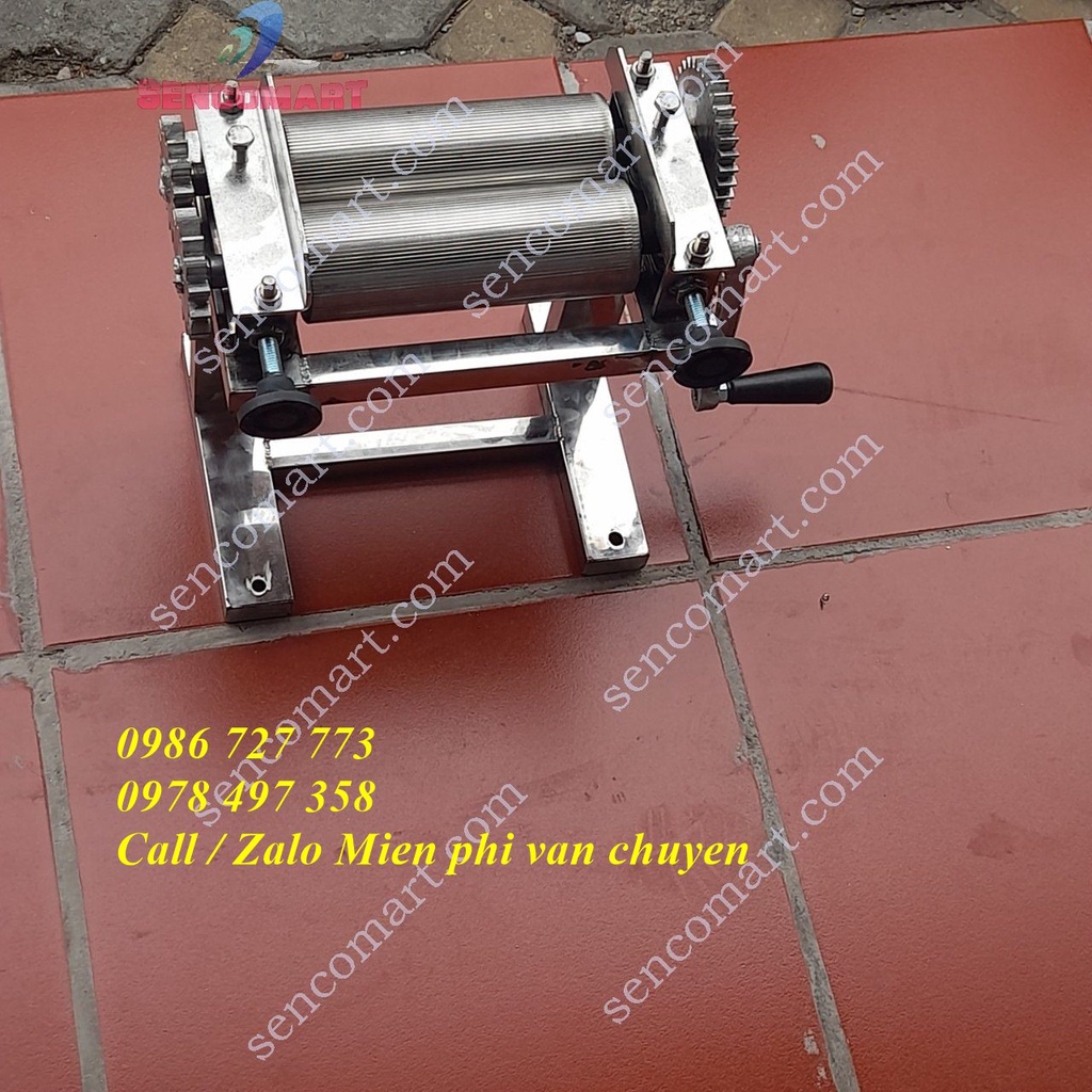Máy cán khô mực quay tay cho quán bia cán mực siêu to với lô 17cm