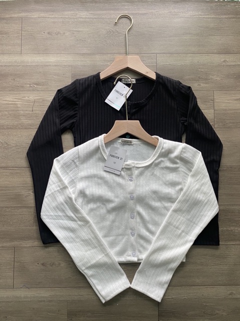 Áo croptop kiểu nút gài tay dai