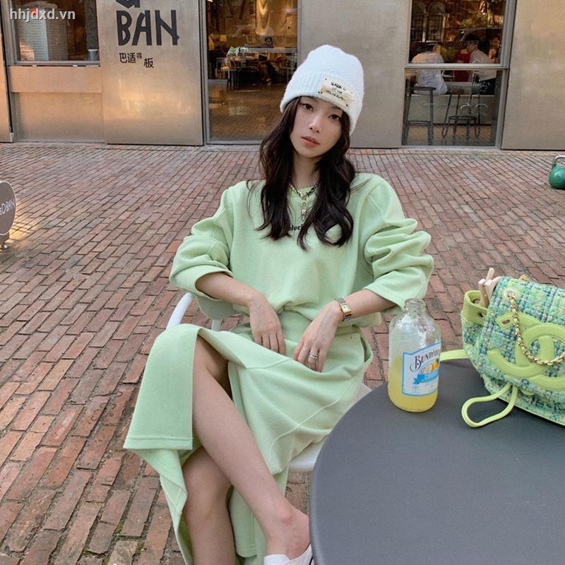 Bộ áo sweater in chữ + quần lưng cao xẻ tà thời trang mùa thu hàng mới dành cho bạn nữ 2021 | BigBuy360 - bigbuy360.vn