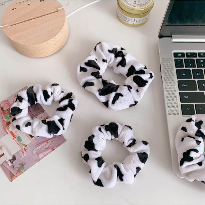 Cột Tóc Scrunchies Bò Sữa Lông Nhung Mềm Mịn